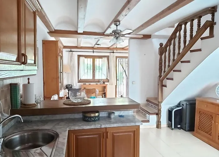 Adosado Cómodo En Zona Tranquila - Es-373-55 *